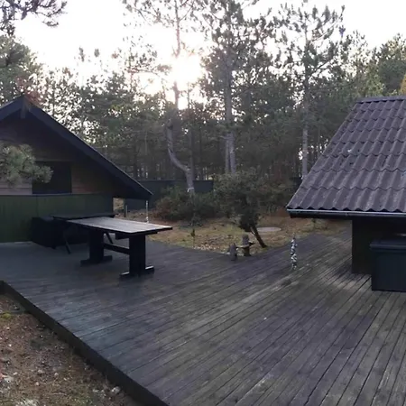 On Facing A Large Natural Area בית נופש